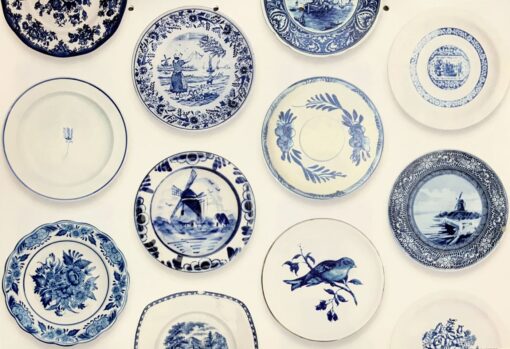 Tapeta Studio Ditte Porcelain Blue niebieskie talerze